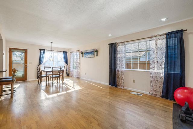 5112 Villa Drive, Klamath Falls, OR 97603