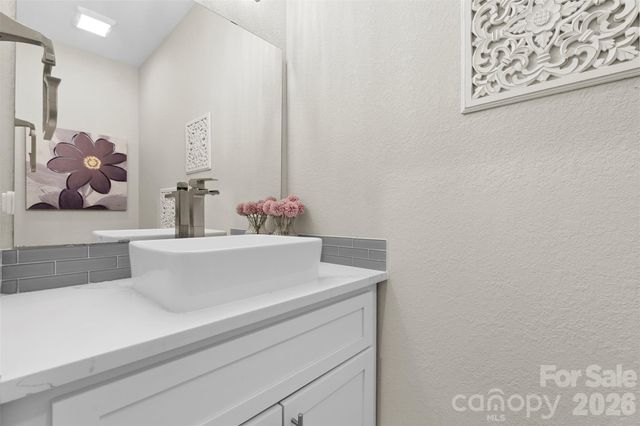 7015 Waterfront Place, Granite Falls, NC 28630