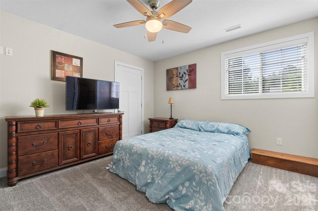 7015 Waterfront Place, Granite Falls, NC 28630