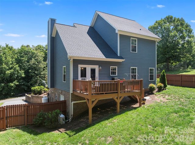 7015 Waterfront Place, Granite Falls, NC 28630