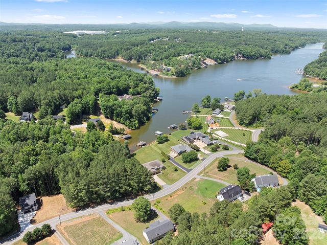 7015 Waterfront Place, Granite Falls, NC 28630