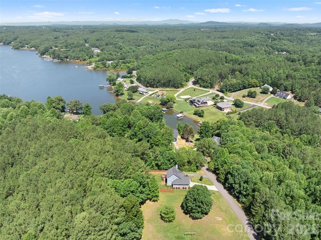 7015 Waterfront Place, Granite Falls, NC 28630