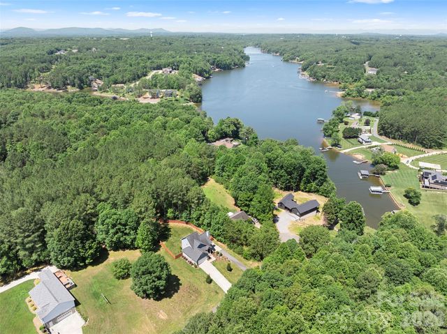 7015 Waterfront Place, Granite Falls, NC 28630