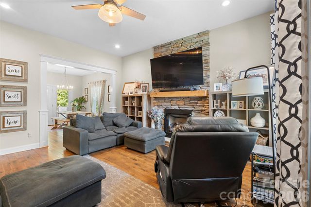 7015 Waterfront Place, Granite Falls, NC 28630