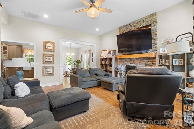 7015 Waterfront Place, Granite Falls, NC 28630