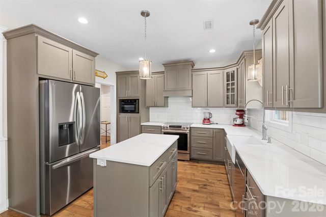 7015 Waterfront Place, Granite Falls, NC 28630