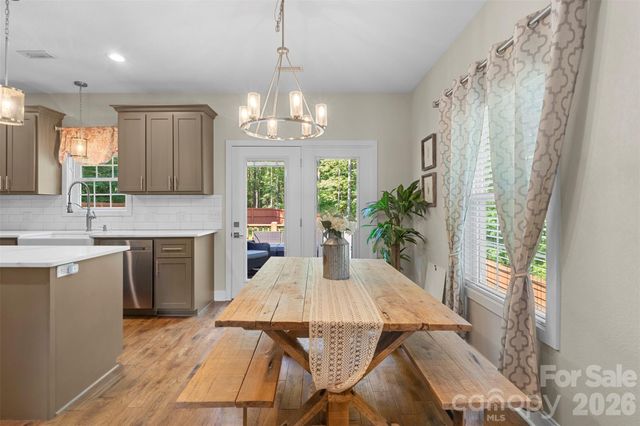 7015 Waterfront Place, Granite Falls, NC 28630
