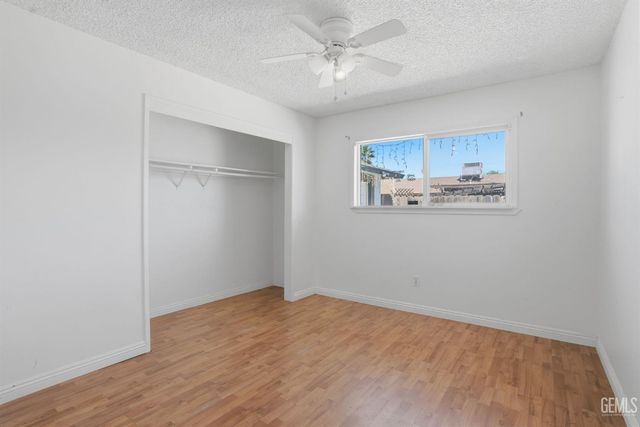 5208 Thyme Lane, Bakersfield, CA 93309