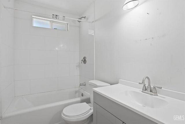 5208 Thyme Lane, Bakersfield, CA 93309