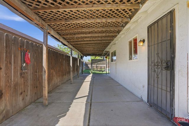 5208 Thyme Lane, Bakersfield, CA 93309