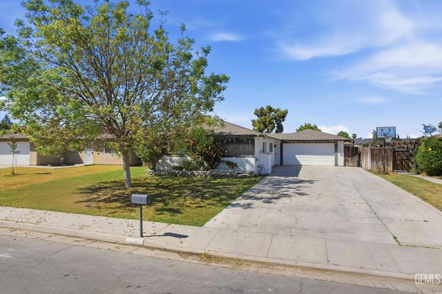 5208 Thyme Lane, Bakersfield, CA 93309
