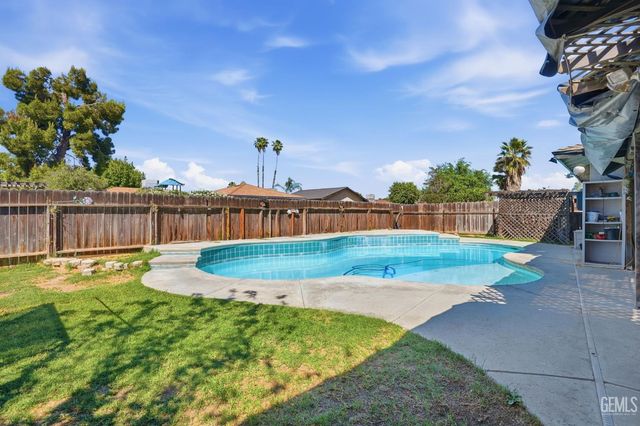5208 Thyme Lane, Bakersfield, CA 93309