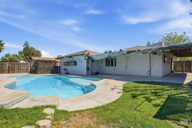 5208 Thyme Lane, Bakersfield, CA 93309