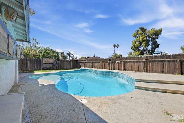 5208 Thyme Lane, Bakersfield, CA 93309