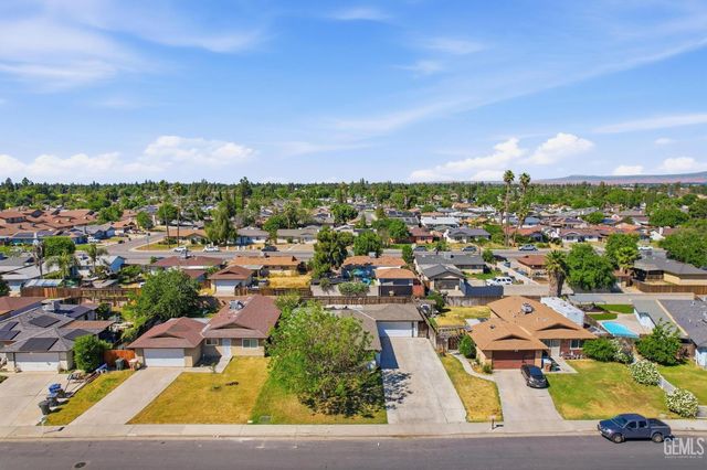 5208 Thyme Lane, Bakersfield, CA 93309