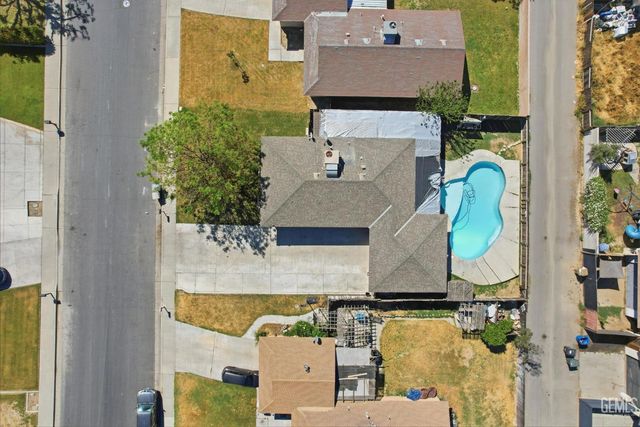 5208 Thyme Lane, Bakersfield, CA 93309