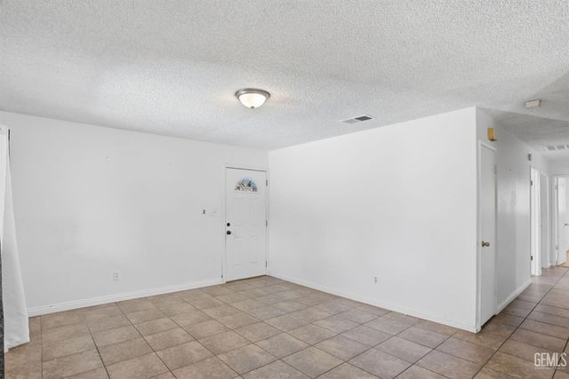 5208 Thyme Lane, Bakersfield, CA 93309