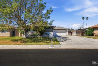 5208 Thyme Lane, Bakersfield, CA 93309
