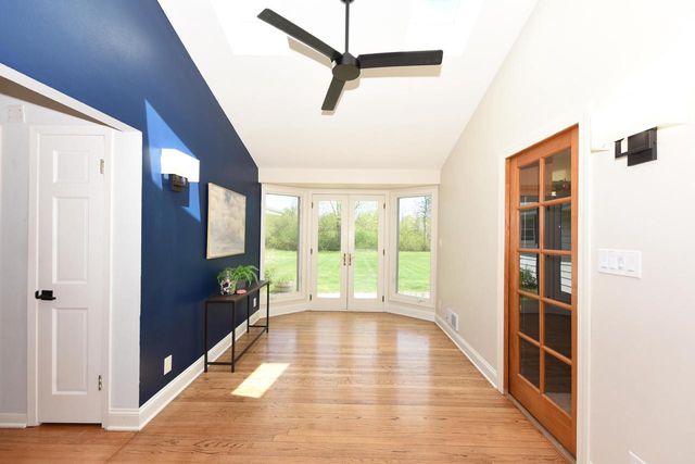 10232 Greenview DRIVE, Mequon, WI 53092