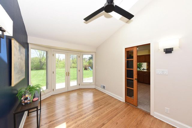 10232 Greenview DRIVE, Mequon, WI 53092