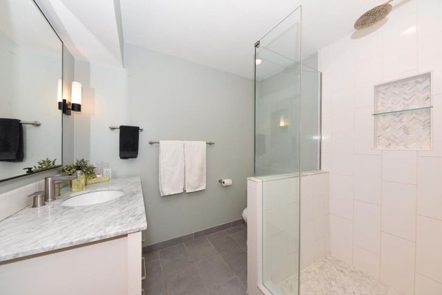 10232 Greenview DRIVE, Mequon, WI 53092