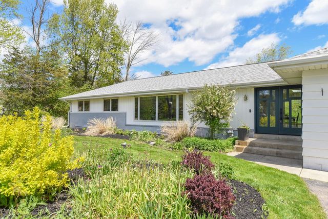 10232 Greenview DRIVE, Mequon, WI 53092
