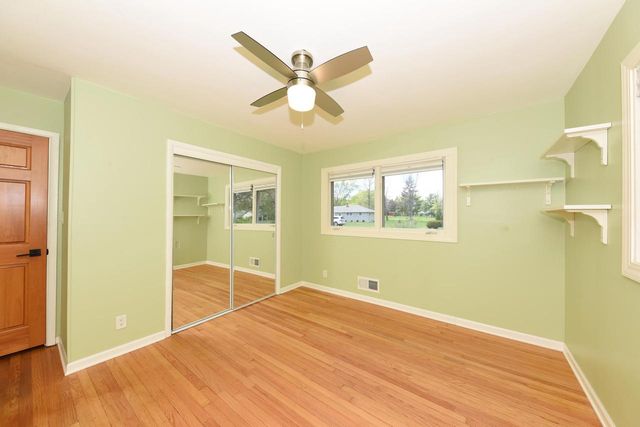 10232 Greenview DRIVE, Mequon, WI 53092
