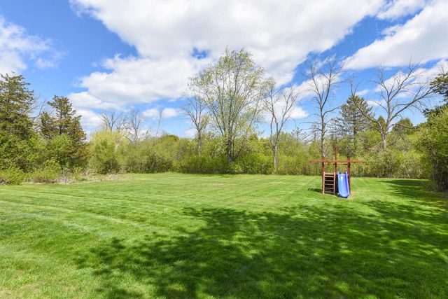 10232 Greenview DRIVE, Mequon, WI 53092