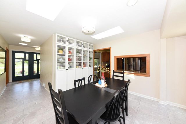 10232 Greenview DRIVE, Mequon, WI 53092