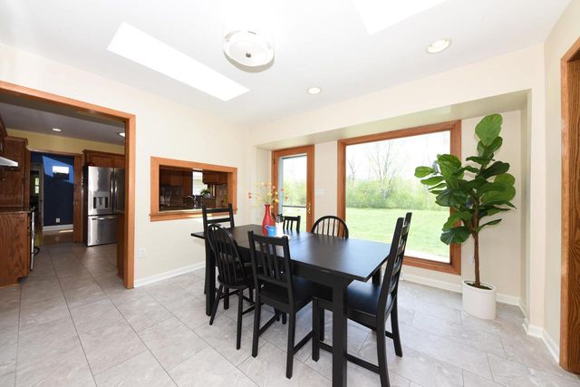 10232 Greenview DRIVE, Mequon, WI 53092