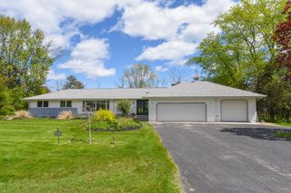 10232 Greenview DRIVE, Mequon, WI 53092