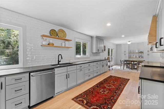 1408 Burtonwood Circle, Charlotte, NC 28212