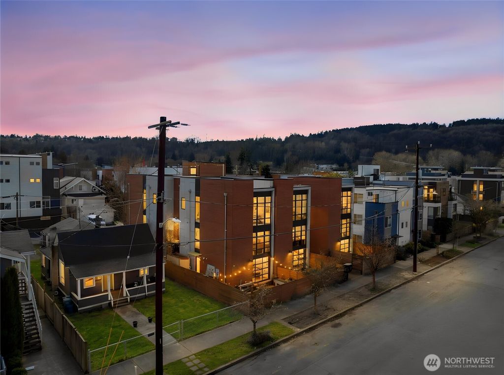 547 S Sullivan Street, Seattle, WA 98108