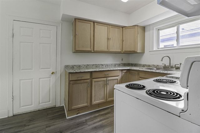 612 N Walnut Street, Lansing, MI 48933