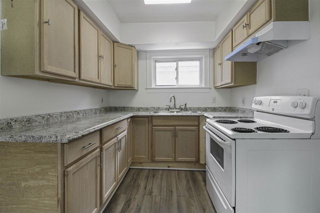 612 N Walnut Street, Lansing, MI 48933