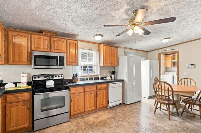 40 Blackbird Court, Tiverton, RI 02878