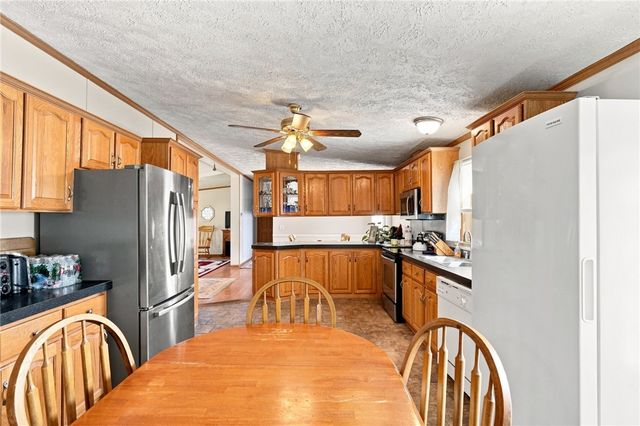 40 Blackbird Court, Tiverton, RI 02878