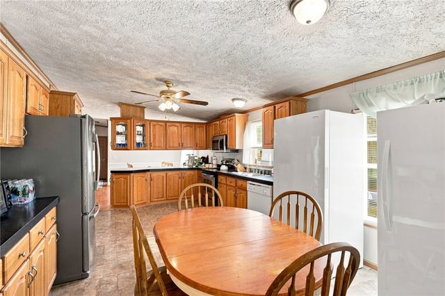 40 Blackbird Court, Tiverton, RI 02878