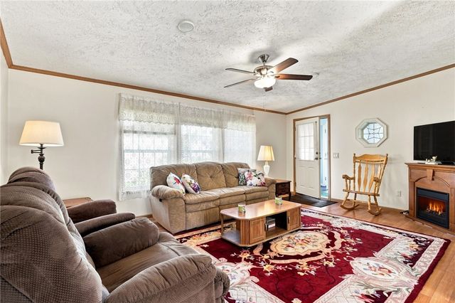 40 Blackbird Court, Tiverton, RI 02878