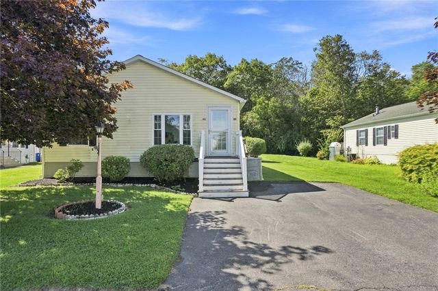 40 Blackbird Court, Tiverton, RI 02878