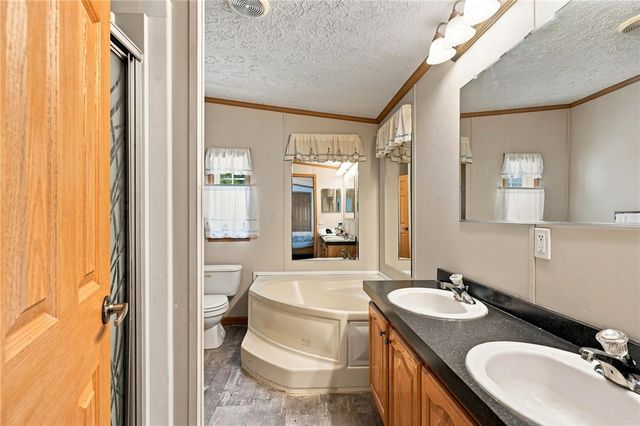 40 Blackbird Court, Tiverton, RI 02878