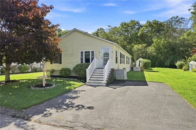 40 Blackbird Court, Tiverton, RI 02878