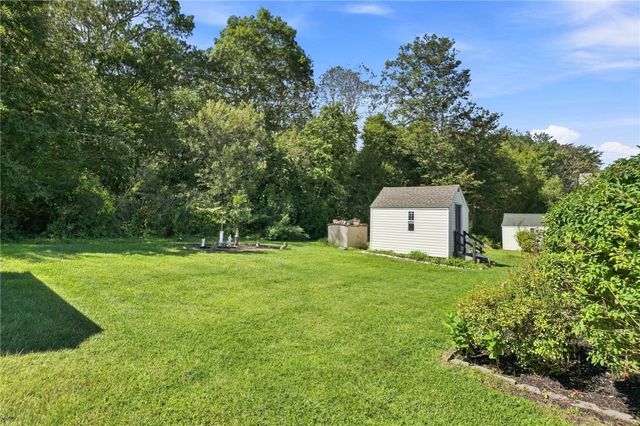 40 Blackbird Court, Tiverton, RI 02878