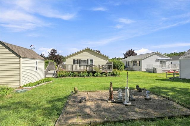 40 Blackbird Court, Tiverton, RI 02878