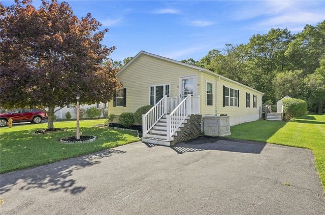 40 Blackbird Court, Tiverton, RI 02878