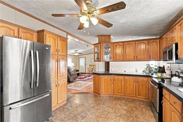 40 Blackbird Court, Tiverton, RI 02878