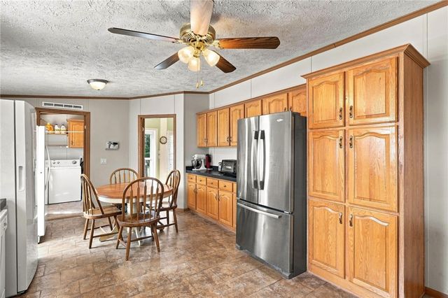 40 Blackbird Court, Tiverton, RI 02878