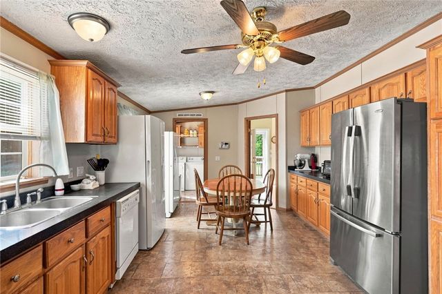 40 Blackbird Court, Tiverton, RI 02878