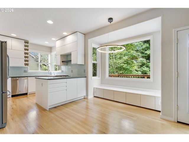 9907 Nw BARTHOLOMEW Dr, Portland, OR 97229