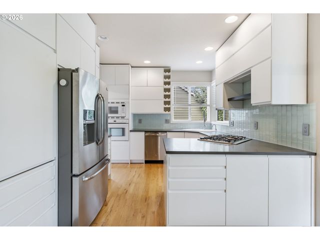 9907 Nw BARTHOLOMEW Dr, Portland, OR 97229